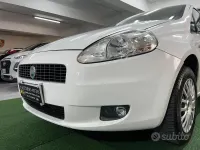 Usata Fiat Grande Punto Dynamic 69 CV (50 kW) 2009 Bianco Utilitaria