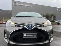 Usata Toyota Yaris Hybrid Active 73 CV (53 kW) 2017 Grigio Berlina