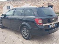 Usata Opel Astra 110 CV (80 kW) 2010 Nero Station wagon