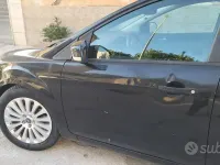 Usado Ford Focus 109 HP (80 kW) 2008 Preto Sedan