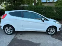 Usata Ford Fiesta 80 CV (58 kW) 2013 Bianco Berlina