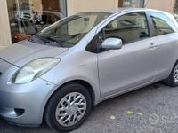 Usata Toyota Yaris 69 CV (50 kW) 2007 Grigio Utilitaria