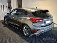 Usata Ford Focus ST-Line 116 CV (85 kW) 2024 Grigio scuro metallizzato Berlina