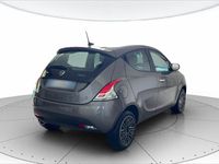 Usata Lancia Ypsilon Gold 70 CV (51 kW) 2022 Grigio pietra Utilitaria