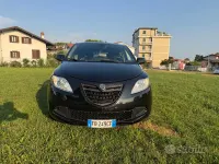 Usata Lancia Ypsilon 69 CV (50 kW) 2015 Nero Utilitaria