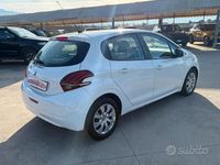 Usata Peugeot 208 Active 101 CV (74 kW) 2019 Bianco Utilitaria