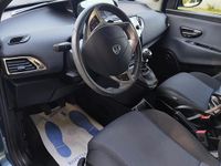 Usata Lancia Ypsilon 69 CV (50 kW) 2021 Blu Utilitaria