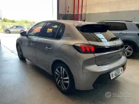 Usata Peugeot 208 Allure 102 CV (75 kW) 2022 Grigio Utilitaria