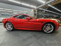 Usata Ferrari California 560 CV (411 kW) 2015 Rosso Cabrio