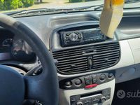 Usata Fiat Punto 80 CV (58 kW) 2004 Verde Utilitaria