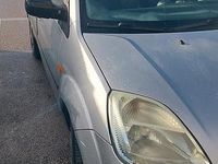 Usata Ford Fiesta Ambiente 75 CV (55 kW) 2004 Grigio Berlina