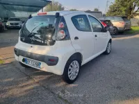 Usado Citroën C1 Attraction 68 CV (50 kW) 2012 Blanco Utilitario
