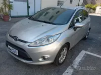 Usata Ford Fiesta Titanium 95 CV (69 kW) 2012 Grigio Berlina