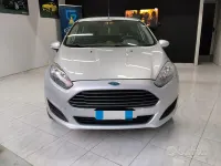 Usata Ford Fiesta 80 CV (58 kW) 2013 Grigio Berlina
