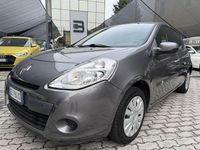 Usata Renault Clio II Dynamique 75 CV (55 kW) 2010 Grigio Berlina