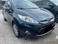 Usata Ford Fiesta Titanium 95 CV (69 kW) 2009 Grigio Utilitaria