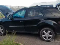 Usata Mercedes ML320 224 CV (164 kW) 2007 Nero SUV