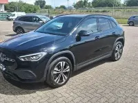 Käytetty Mercedes GLA180 116 HP (85 kW) 2022 Musta Katumaasturi