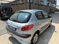 Usata Peugeot 206 88 CV (64 kW) 2004 Bluazzurro Berlina