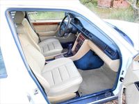Begagnad Mercedes E200 122 HK (89 kW) 1987
