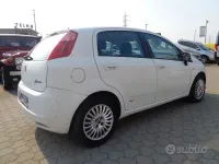 Usata Fiat Grande Punto Dynamic 75 CV (55 kW) 2008 Bianco Utilitaria