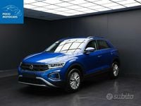 Usata VW T-Roc Life 110 CV (80 kW) 2023 Blu SUV