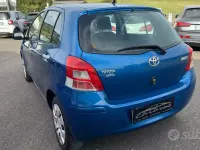 Usata Toyota Yaris 69 CV (50 kW) 2011 Blu Utilitaria