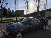 Usata Mercedes 200 122 CV (89 kW) 1989 Grigio Berlina