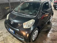 usata Toyota iQ MANUALE anno 2009