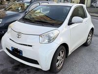 Usata Toyota iQ Active 98 CV (72 kW) 2012 Bianco Utilitaria