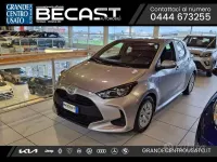 Usata Toyota Yaris Hybrid Active 92 CV (67 kW) 2024 Grigio Berlina