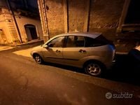 Begagnad Ford Focus 100 HK (73 kW) 2003 Grå Sedan