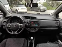 Usata Toyota Yaris 90 CV (66 kW) 2014 Grigio Utilitaria