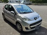Usata Peugeot 107 Active 68 CV (50 kW) 2011 Grigio Utilitaria