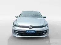 Usata VW Golf VIII Life 116 CV (85 kW) 2025 Grigio Berlina