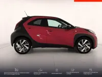 Usata Toyota Aygo X Lounge 72 CV (52 kW) 2022 Chili red & black met SUV