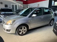 Usata Ford Fiesta Ghia 75 CV (55 kW) 2008 Grigio Utilitaria