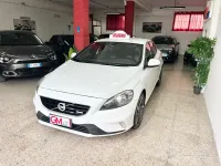 Usata Volvo V40 R-Design Kinetic 115 CV (84 kW) 2013 Bianco Berlina