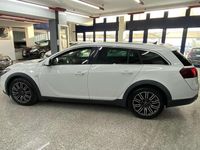 Usado Opel Insignia Country Tourer 163 CV (119 kW) 2015 Blanco Familiar