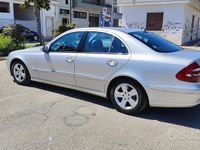 Usata Mercedes E220 150 CV (110 kW) 2003 Grigio Berlina