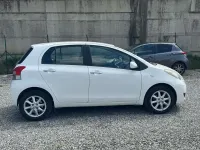 Usata Toyota Yaris Sol 101 CV (74 kW) 2011 Bianco Utilitaria