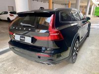 Usata Volvo V60 CC Business Edition 250 CV (183 kW) 2020 Nero met. Station wagon