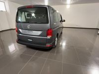 Usata VW Caravelle 150 CV (110 kW) 2023 Grigio indio metallizzato Monovolume