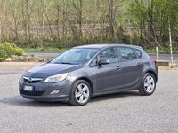 Usata Opel Astra Cosmo 110 CV (80 kW) 2011 Marrone Berlina