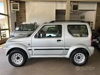 Usata Suzuki Jimny 65 CV (47 kW) 2005 Grigio SUV