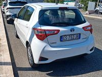 Usata Toyota Yaris Hybrid 73 CV (53 kW) 2019 Bianco Utilitaria