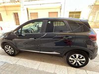 Usado Renault Captur Zen 90 CV (66 kW) 2018 Negro SUV