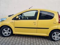 Usata Peugeot 107 68 CV (50 kW) 2012 Giallo Utilitaria