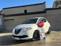 Usata Lancia Ypsilon Platinum 69 CV (50 kW) 2014 Bianco pastello Utilitaria
