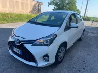 Usata Toyota Yaris Hybrid Style 74 CV (54 kW) 2015 Bianco Berlina